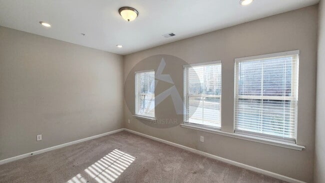 Building Photo - 209 Commons Ave