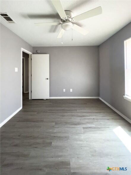 Building Photo - 2804 Alma Dr