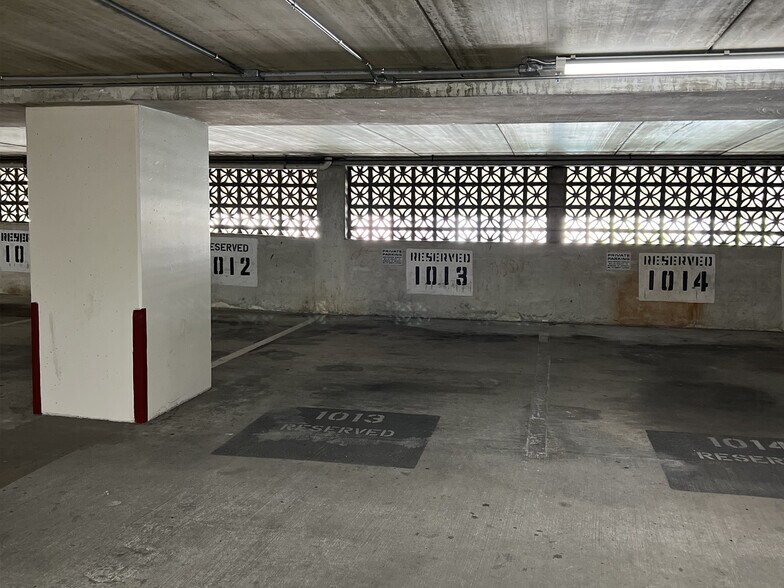 Building Photo - 2240 Kuhio Ave