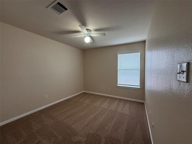 Building Photo - 125 Ashwood S