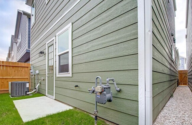Building Photo - 5411 Camaguey St