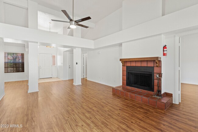 Building Photo - 10956 N 111th St