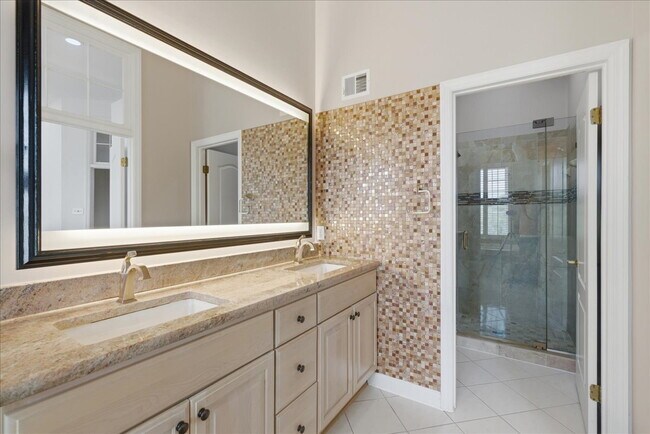 Building Photo - Elegant Corner-Lot Home with Spacious Living in Great Oak