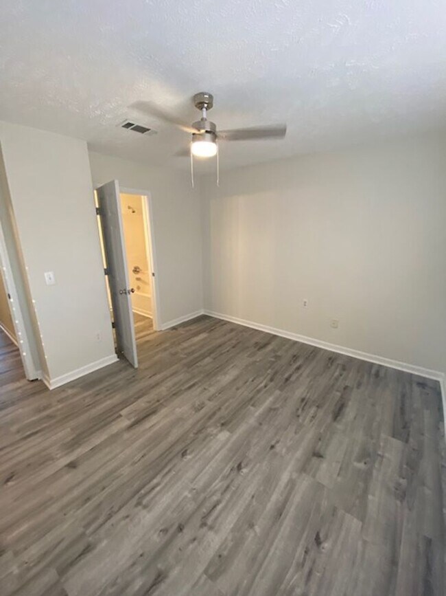 Building Photo - 324 Stewarts Landing Cir