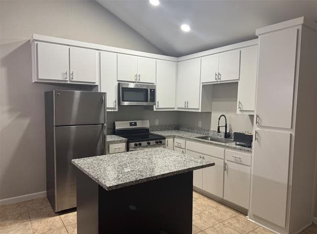 Building Photo - 1106 Las Palmas Dr