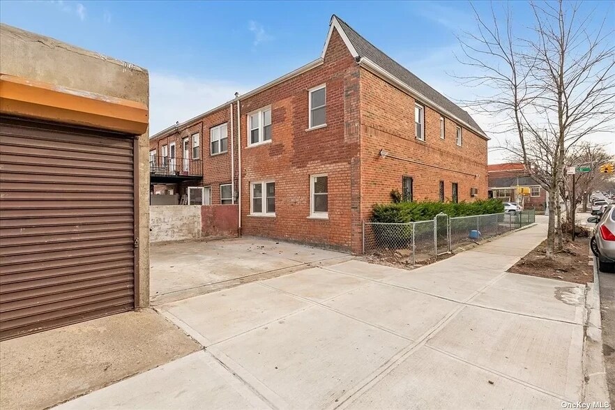 Building Photo - 8001 30th Ave