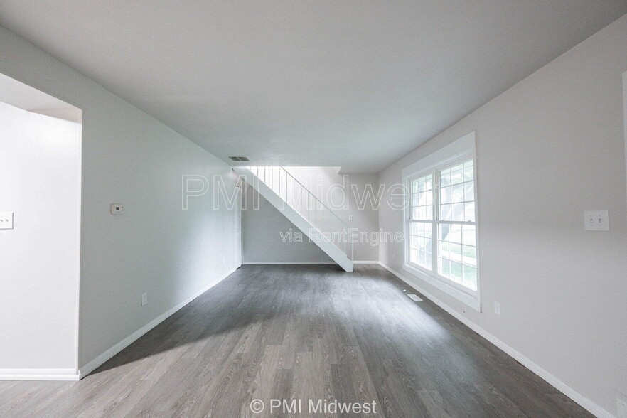 Building Photo - 6920 Chrysler St