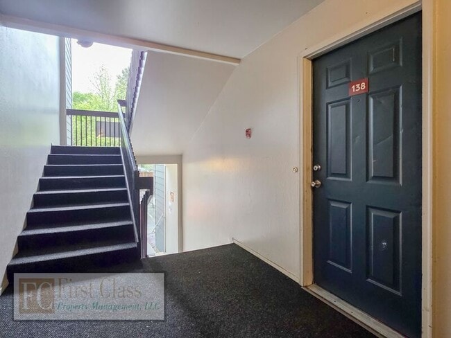 Building Photo - 17140 SW Heritage Ct