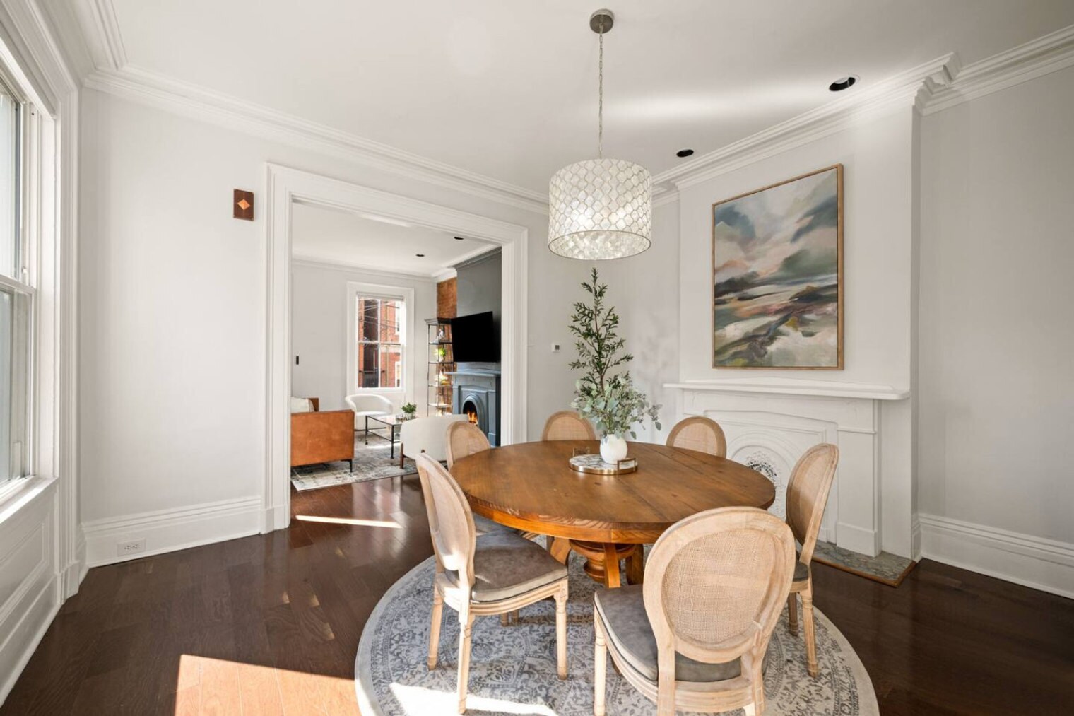 Building Photo - 516 E 12th St