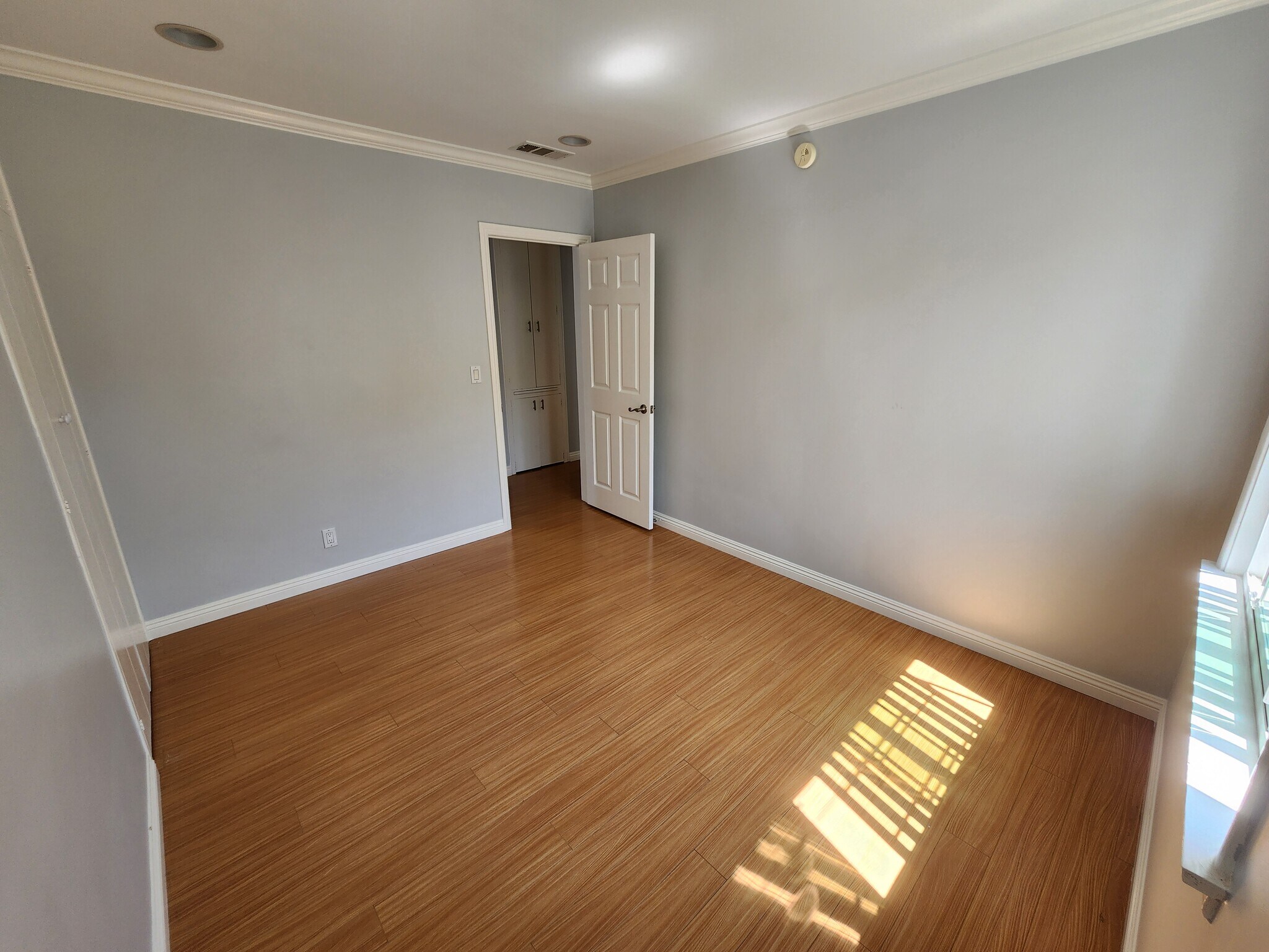 Building Photo - 10301 Arminta St