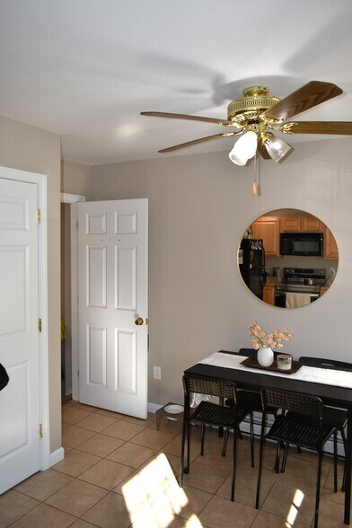 Building Photo - 39 River Village Dr