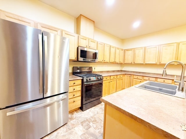 Building Photo - 736 Glenmore Loop