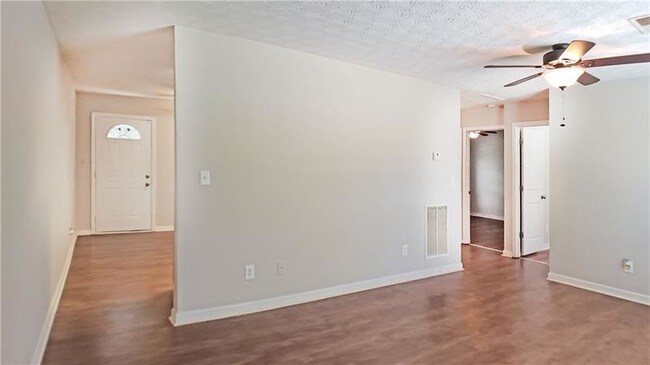 Building Photo - 2885 Center St