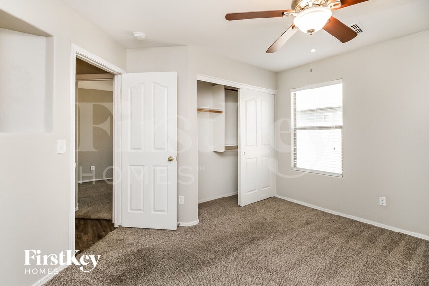 Building Photo - 35457 N Shorthorn Trail