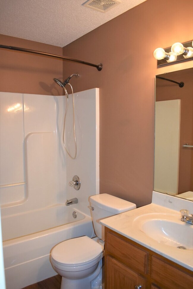 Building Photo - 2470 Navigator Cir