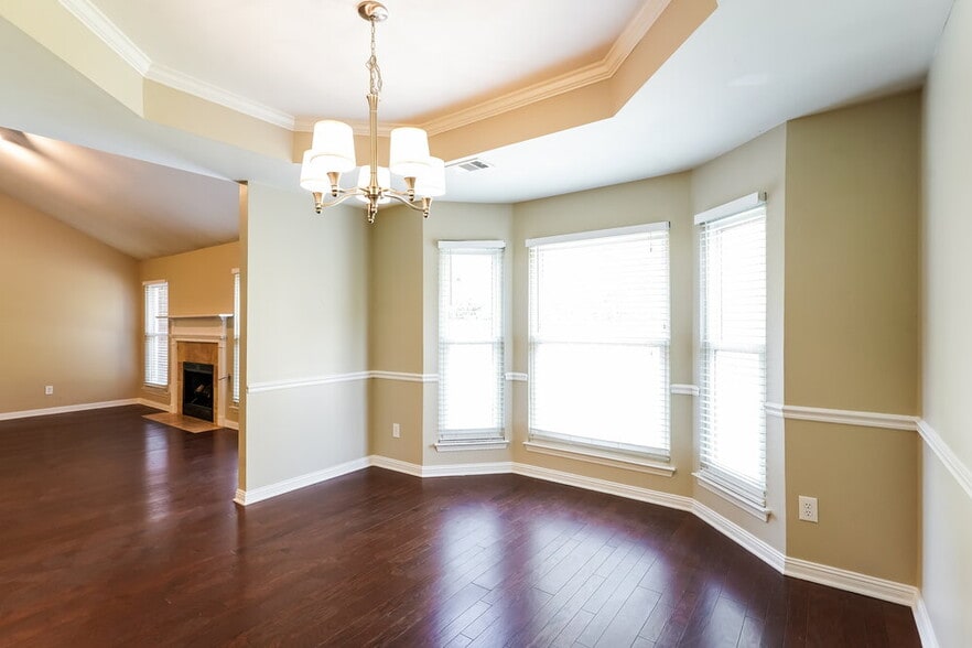 Building Photo - 5033 Singing Hills Dr