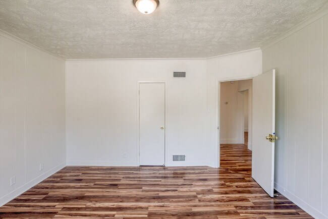 Building Photo - Blackstone Duplex