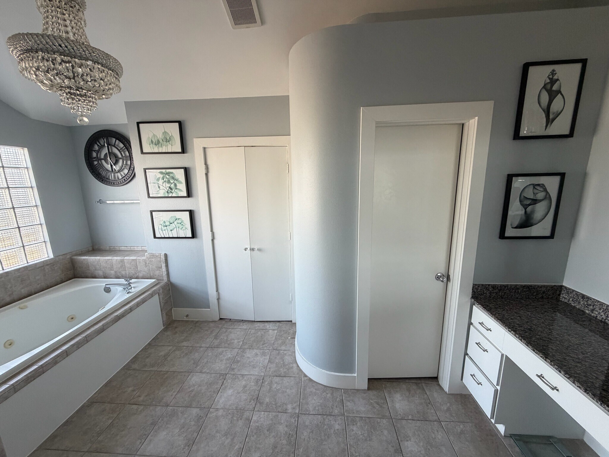 Building Photo - 5810 Darling St