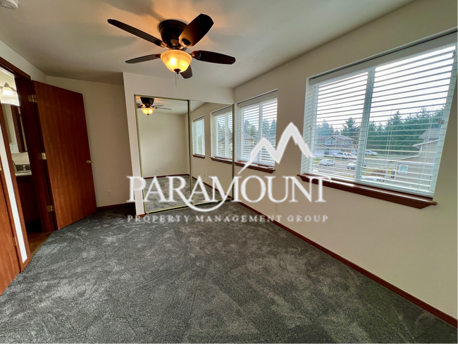 Building Photo - 3 Bedroom Home in Port Orchard with A/C and Low Maintenance Yard!