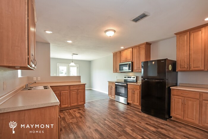 Building Photo - 3083 Avalon Lake Dr SW