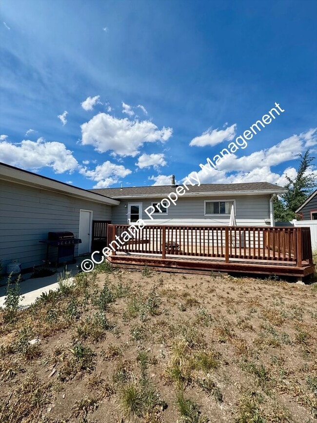 Building Photo - 2 Bedroom House on the Flats with a finish...