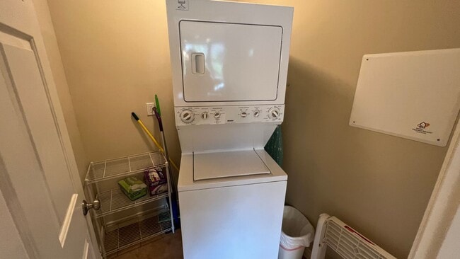 Building Photo - High End (2) Bedroom, (2.5) Bathroom Condo...