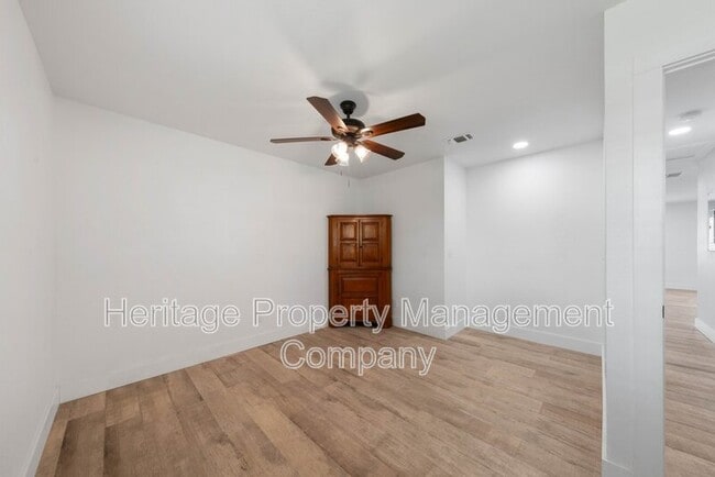 Building Photo - 784 Hill Top Dr