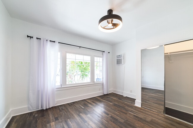 Building Photo - 321 Heliotrope Dr