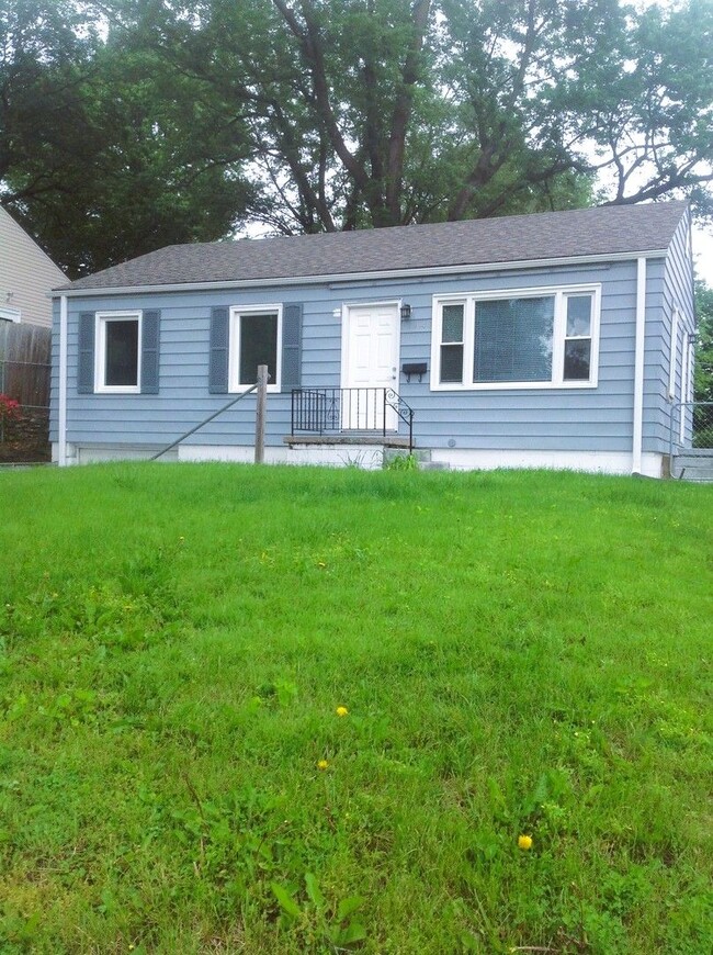 Building Photo - Beautiful Ralston 3 Bedroom Home Across from Park! Garage and fenced yard!