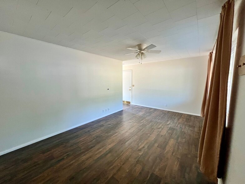 Living Room - 607 Zachary St