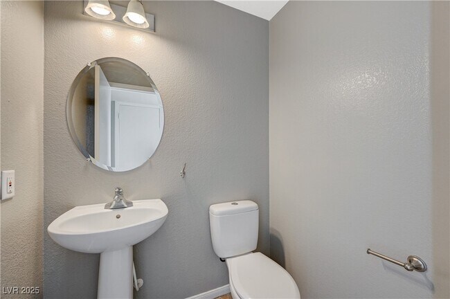 Building Photo - 971 Whispering Grove Ave