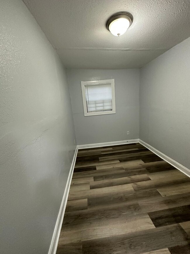 Building Photo - Fully Renovated 3/1 Single Family House Available for Immediate Rent!