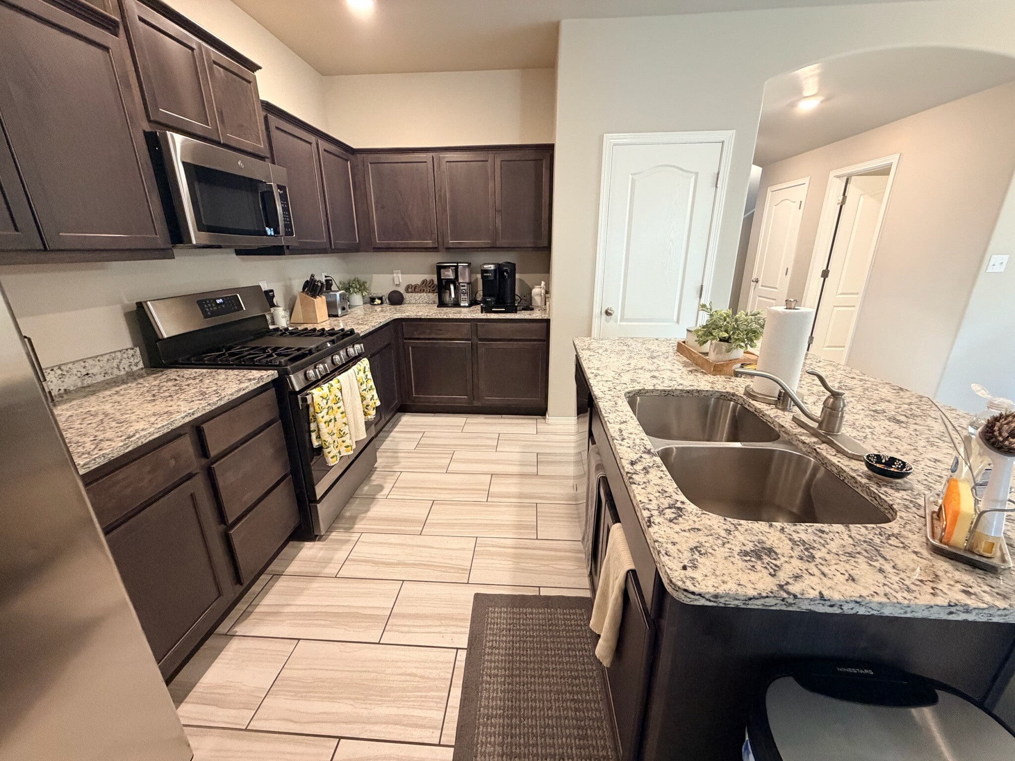 Building Photo - 1418 Santa Thomas St