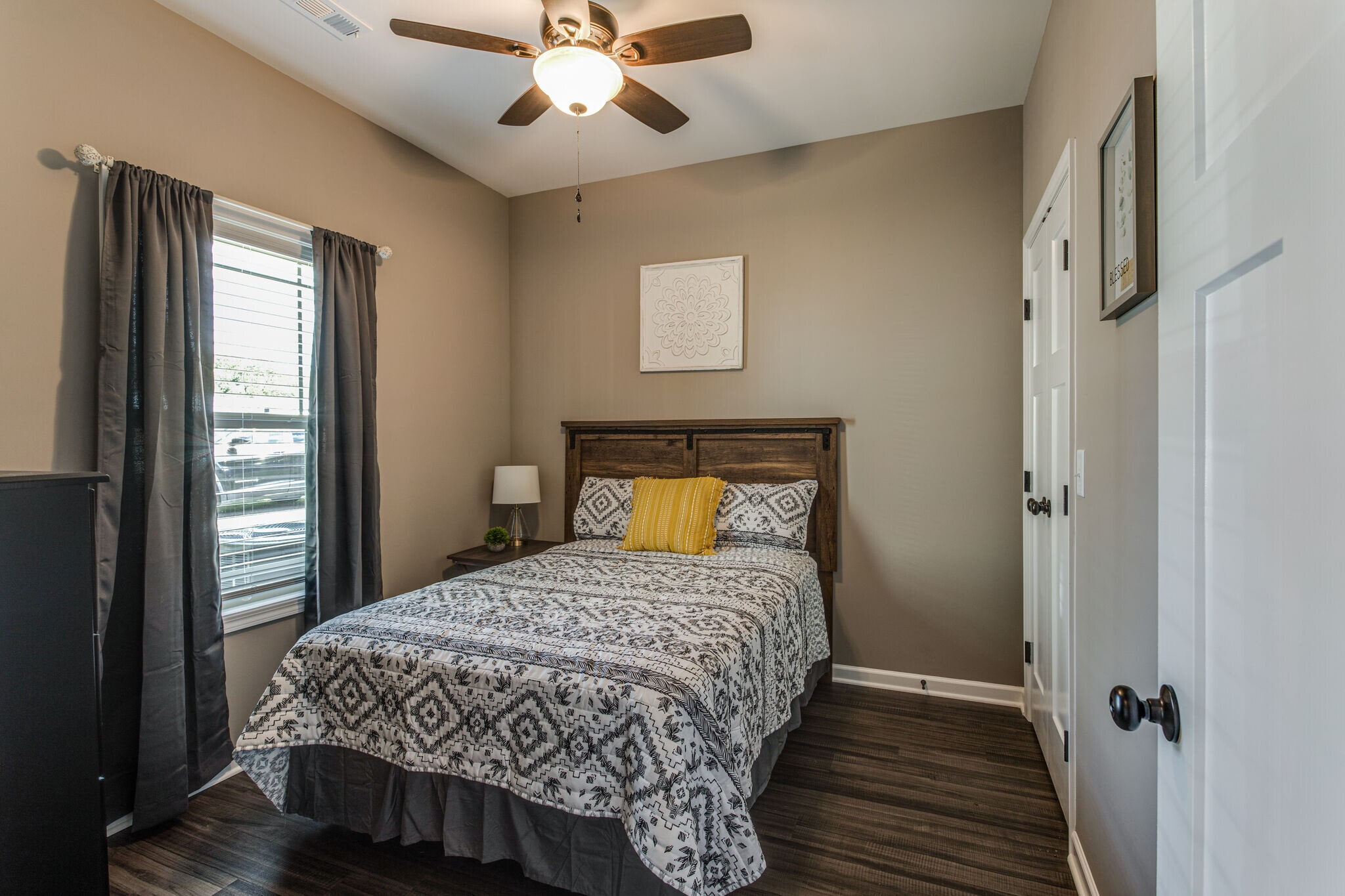 bedroom - 1070 Madison St