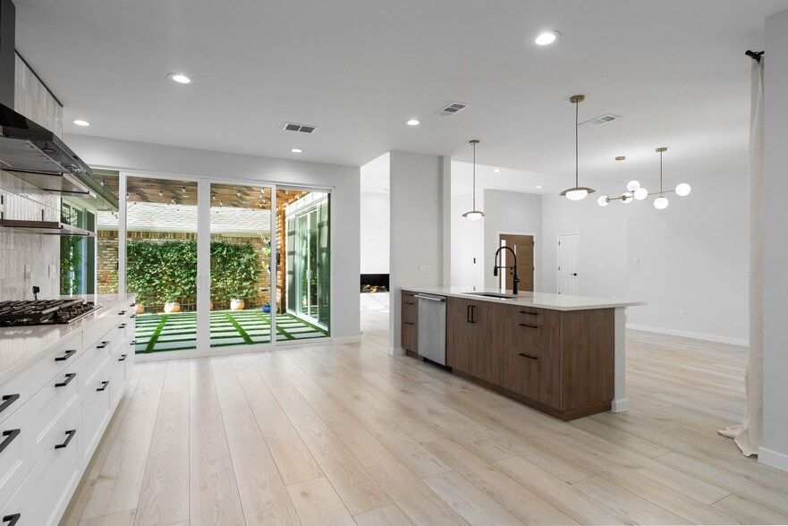 Building Photo - 14140 Regency Pl