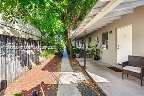 Building Photo - 618 NE 8th Ave