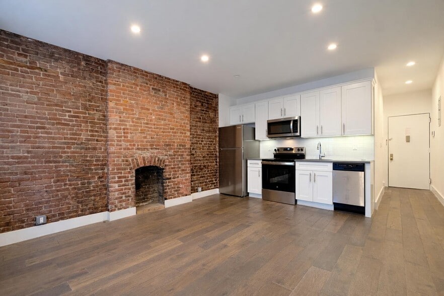 Building Photo - 346 W 52nd St