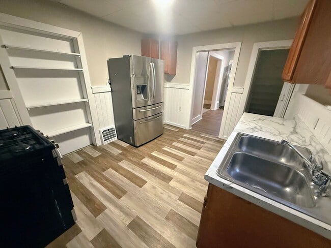 Building Photo - Newly renovated 3-bedroom, 1-bath home in Akron