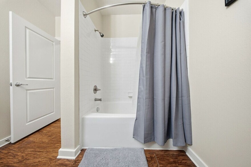 Building Photo - 1700 W Cleveland St