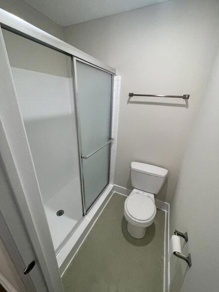 Building Photo - 812 Glen Eden Dr