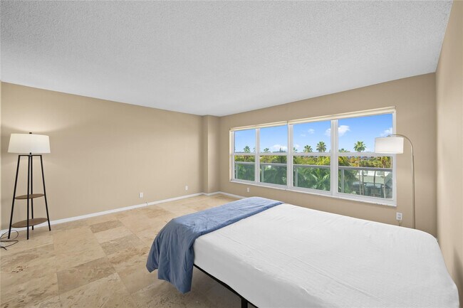 Building Photo - 3900 Galt Ocean Dr
