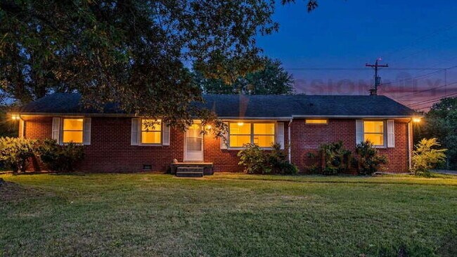 Building Photo - 27 Binks Dr