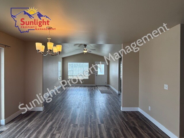 Building Photo - Newer 3 Bed 2 Bath Home in the Heights