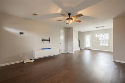Building Photo - Available Immediately!
