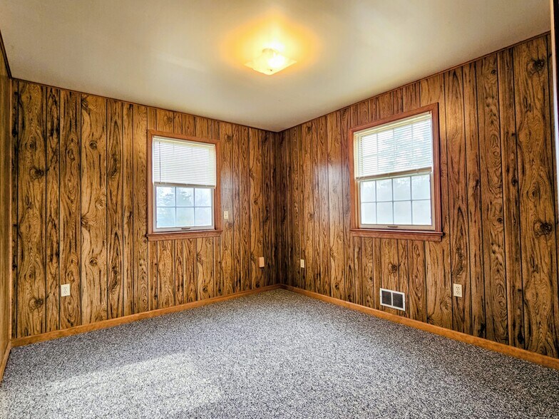 Building Photo - 2101 Heidelberg Ave