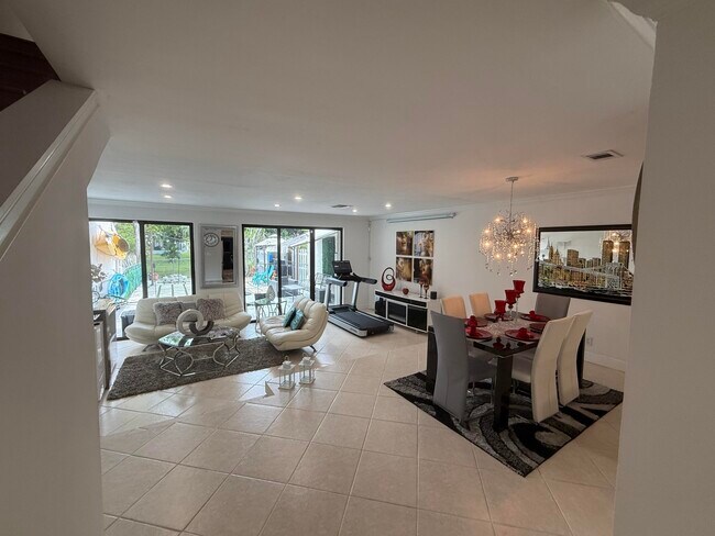 Building Photo - 12394 Westhampton Cir