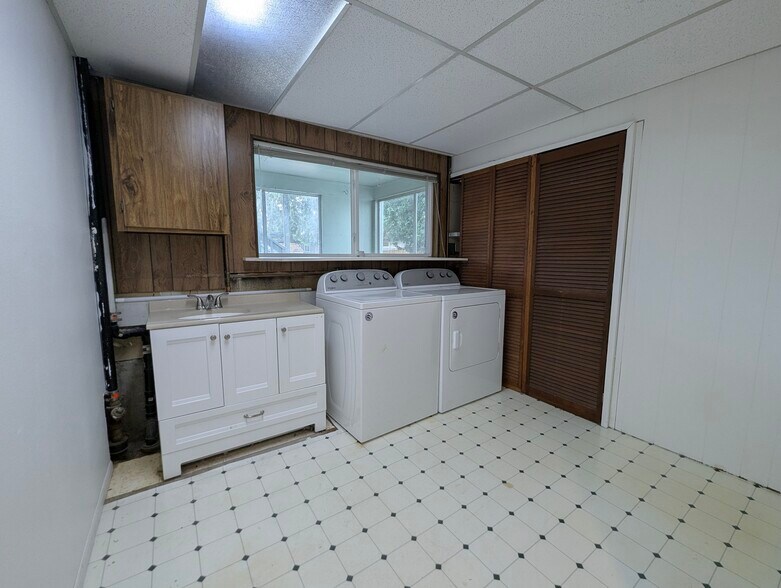 Building Photo - 145 NE 159th St