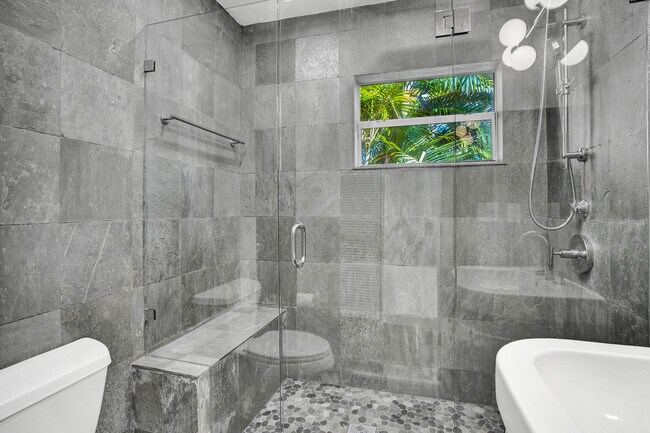 Building Photo - 20 NW 101st St