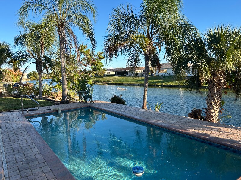 Building Photo - 1220 Lakeside Dr