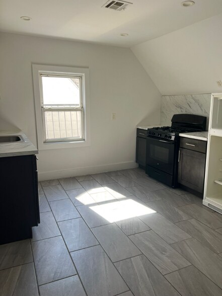 Building Photo - 877 S 14th St